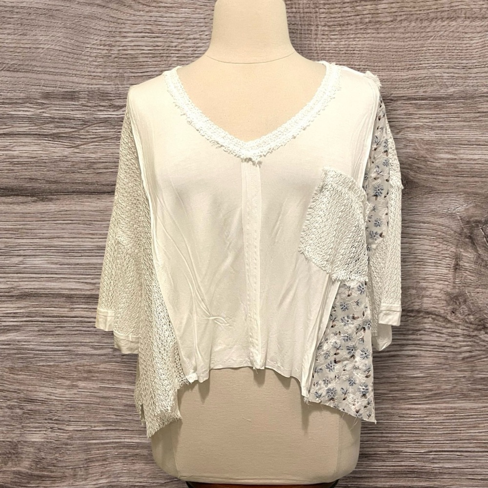 POL Oversized White with Lace and Floral sz S